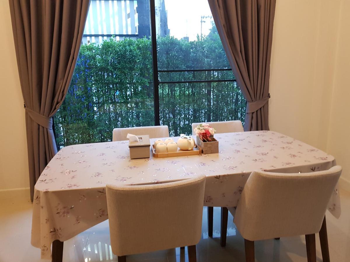 Townhouse 5 Mins From Airport Plaza Changmai Ferienhaus